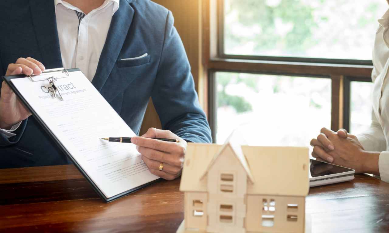 Comprar una casa, qué cambia entre una hipoteca y un préstamo: hay diferencias importantes