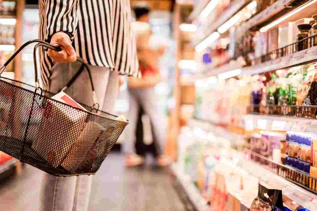 Shopping boom in discounts to save money