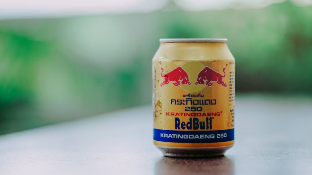 Red Bull muore il patron della bevanda che ti mette le ali, a chi