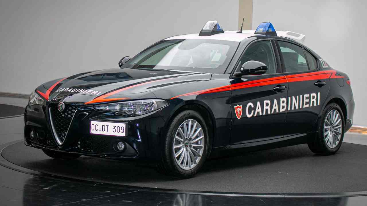 carabinieri auto