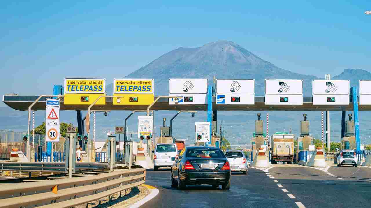 Caselli autostradali nella zona di Pompei, Campania. - Solofinanza.it