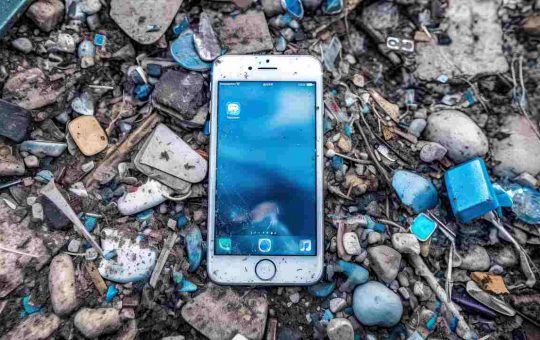 Ecco le nuove linee guida sul corretto smaltimento degli smartphone. - Solofinanza.it