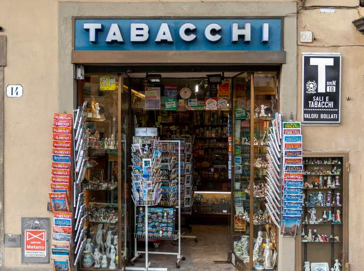 Facciata di una tabaccheria italiana. - Solofinanza.it