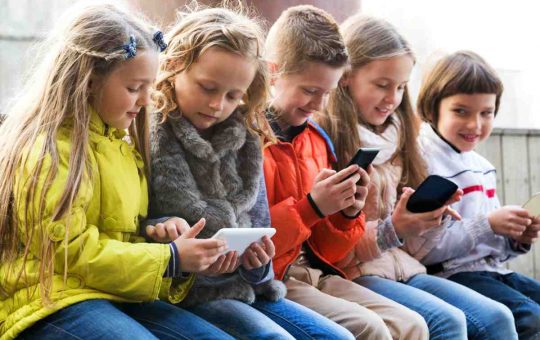 Bambini danni alla salute da smartphone