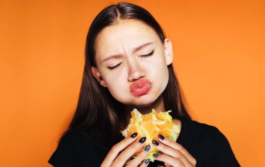 Binge eating, fame emotiva o da stress: fenomeni collegati e deleteri per la nostra salute. - Solofinanza.it