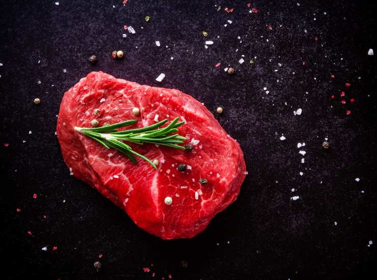 Um estudo mostrou que o consumo moderado de carne pode prevenir o câncer.  -Solofinanza.it