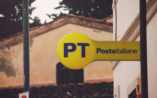 Il logo inconfondibile di Poste Italiane. - Solofinanza.it