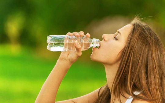 bere acqua per la salute dei reni