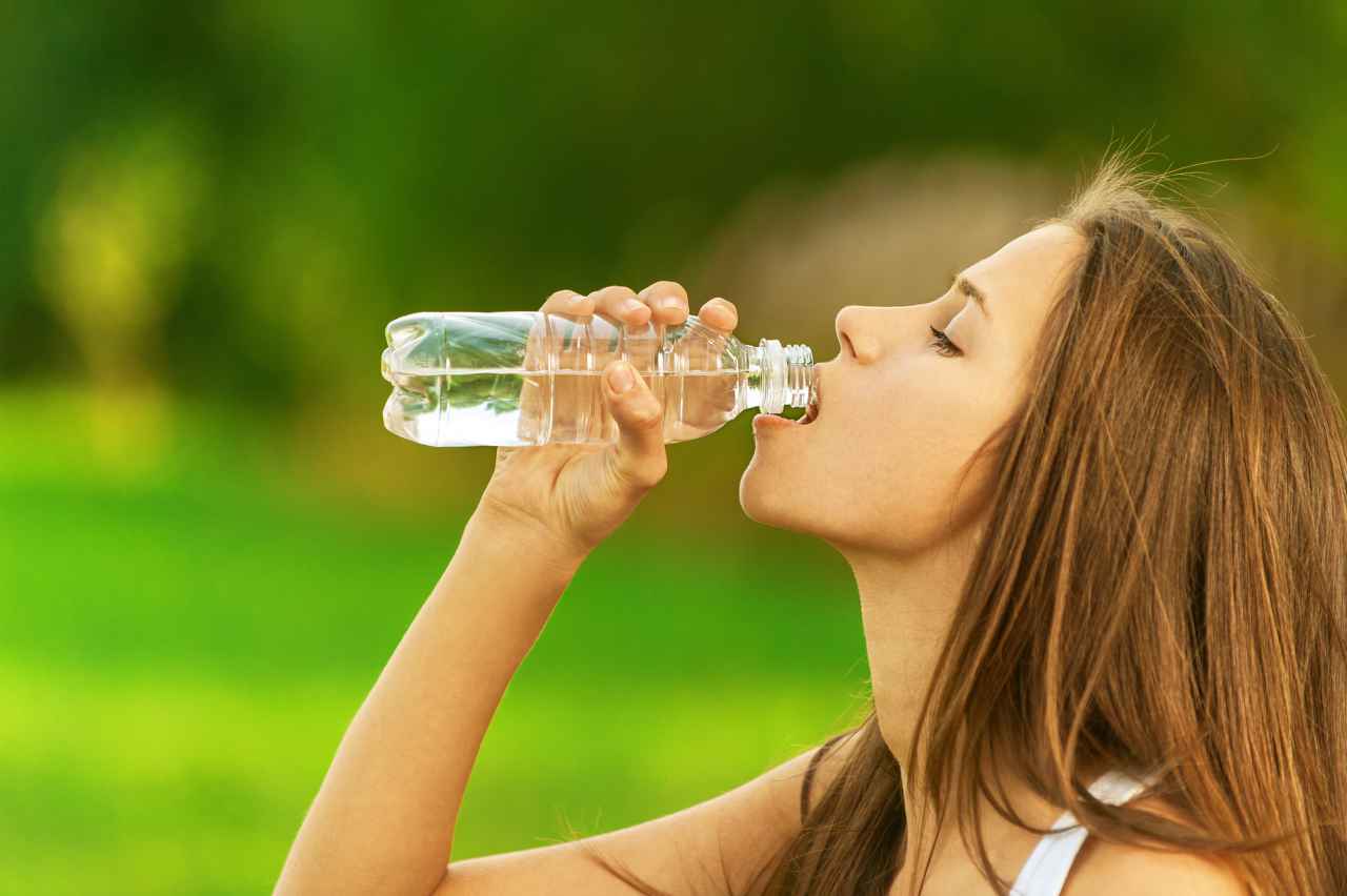 bere acqua per la salute dei reni