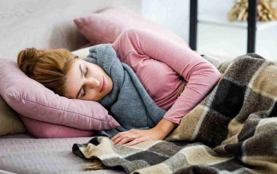 dormire al freddo benefici
