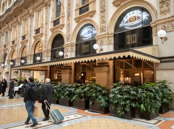 Il Cafè Cracco, situato nella Galleria Vittorio Emanuele II, nel cuore di Milano. - Solofinanza.it