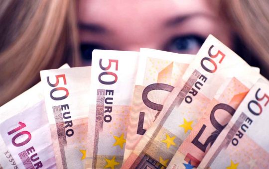 Come si risparmiano 20000 euro l'anno? - Solofinanza.it