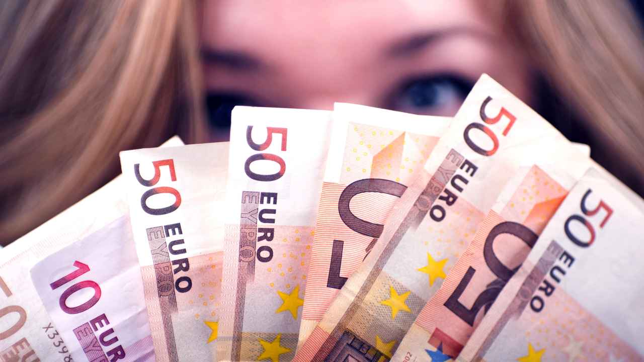 Come si risparmiano 20000 euro l'anno? - Solofinanza.it
