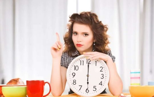cenare presto favorisce il benessere
