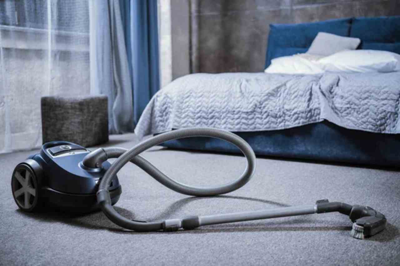 Pulire la camera da letto: ecco dove si nascondono sporcizia e germi  nonostante una pulizia regolare