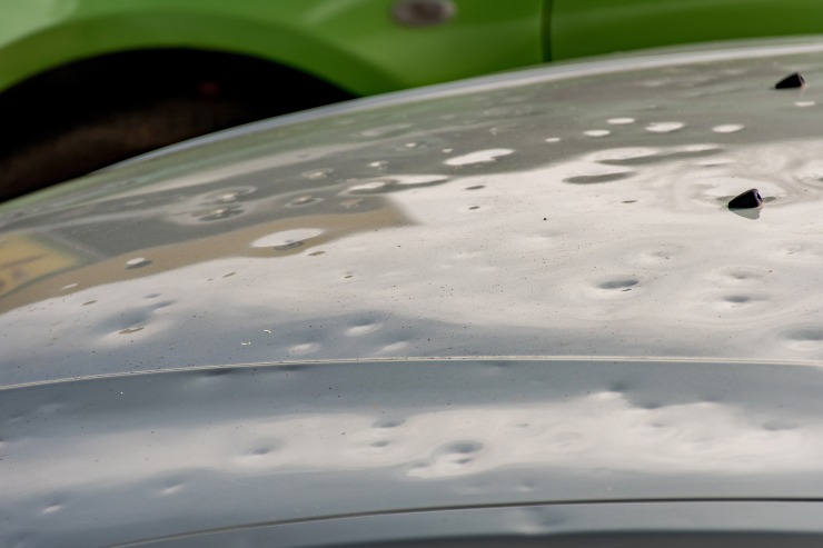 Auto ammaccata dalla grandine